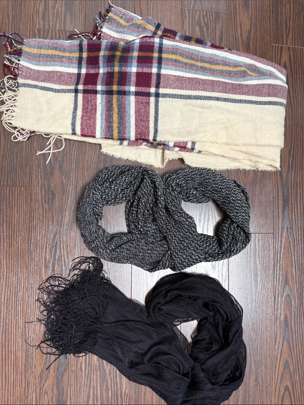 le chateau Three-Piece Scarf Set - Cream Plaid, Charcoal, Black 30$ for 3